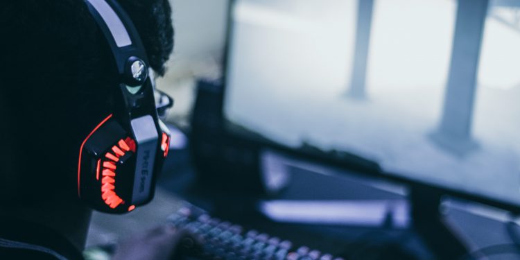 Read our guide to learn about the 5 best options for the best ethernet switch for gaming in 2020 and get a few handy tips for buying your own.